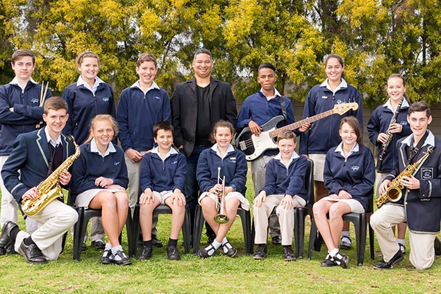 Robertson Logos High School curriculum and extracurricular activities